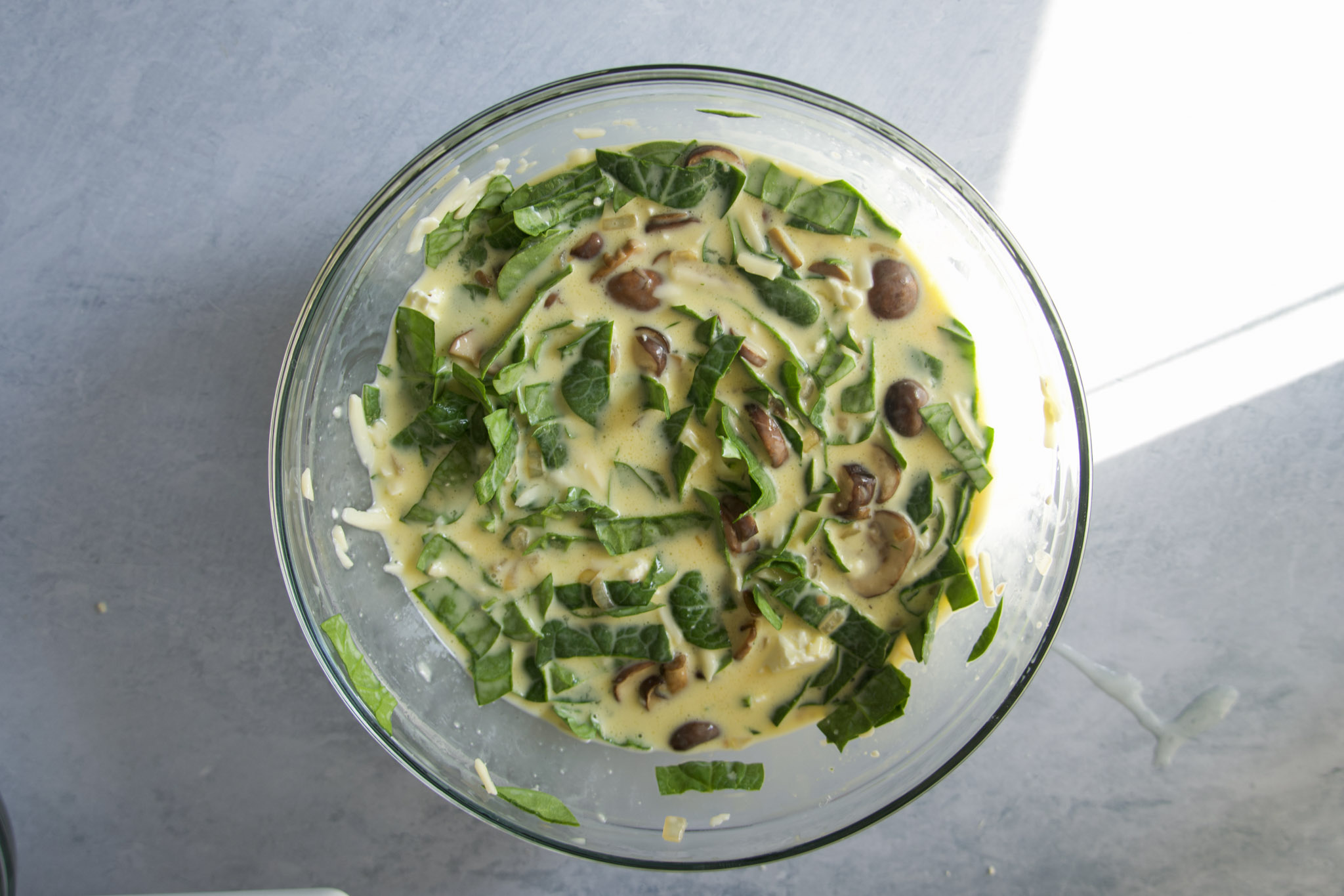 Egg mixture with feta, mushrooms and spinach