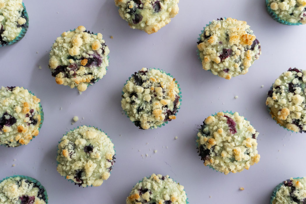 Blueberry Muffins With Crumble Topping Blueberry Muffins With Crumble Topping